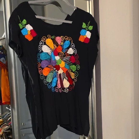 Colorful Embroidered Women's Blouse - Picture 6 of 8